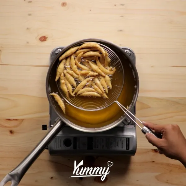 Setelah matang angkat dan tiriskan.