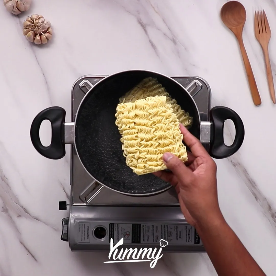 Step 1 Samosa Indomie