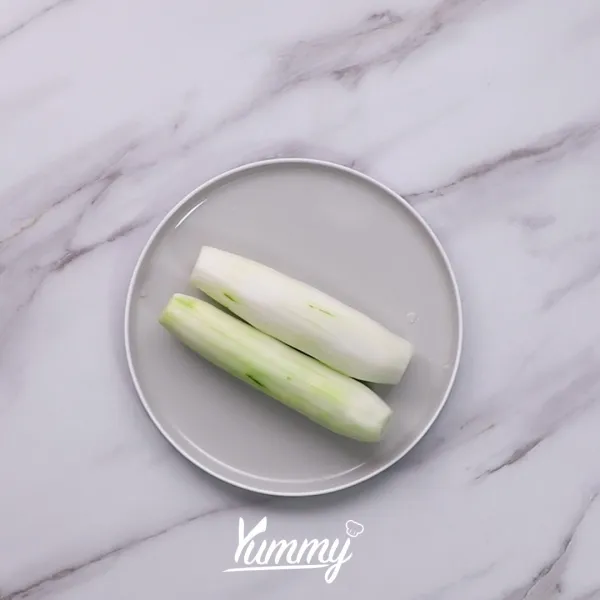 Parut atau serut hingga habis. Sisihkan.