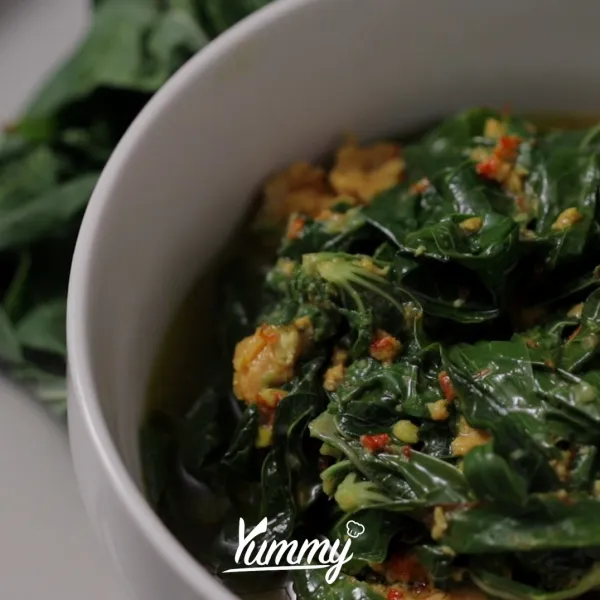 Memasak Daun Singkong Agar Tetap Hijau