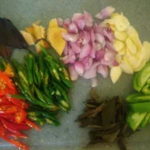 Siapkan bumbu.