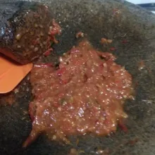 Setelah itu haluskan bumbu.