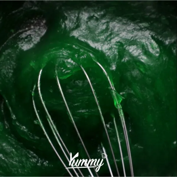 Campurkan tepung cendol instan dan air dalam panci, lalu masak hingga matang dan mengental.