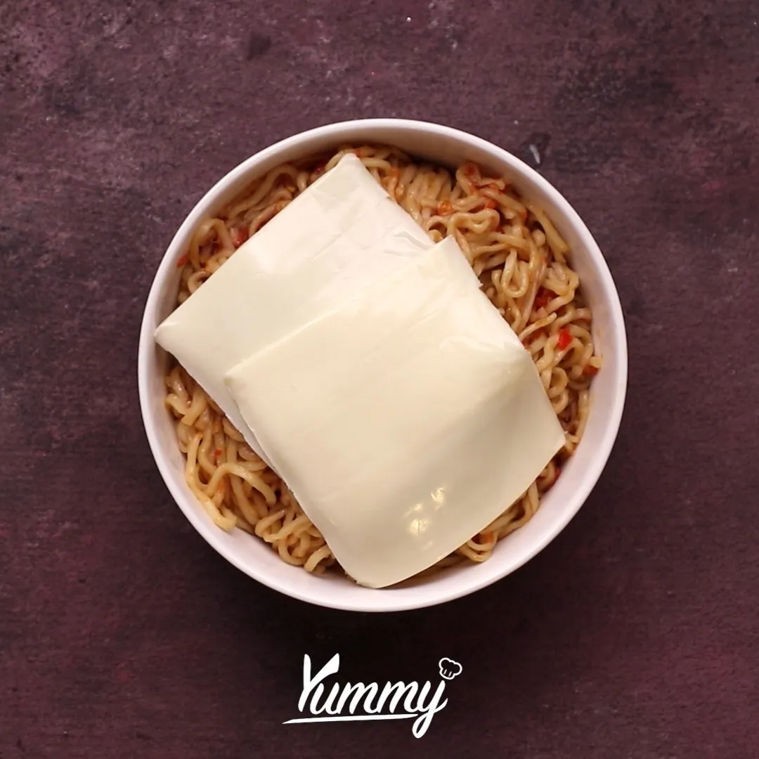 Step 5 Mie Sambal Mozzarella