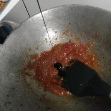 Tumis kembali hingga aromanya tercium sedap & tambahkan kecap secukupnya.