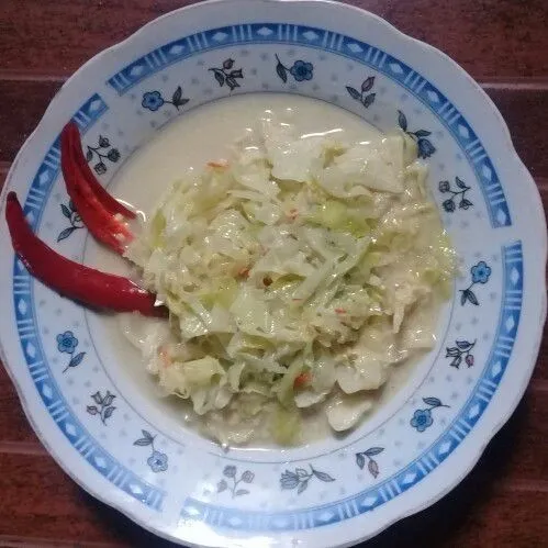 yummy sayur kol sederhana pun siap nemenin sarapan keluarga.