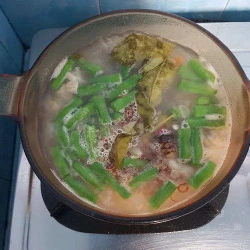 Masukkan bumbu yang telah di tumis.