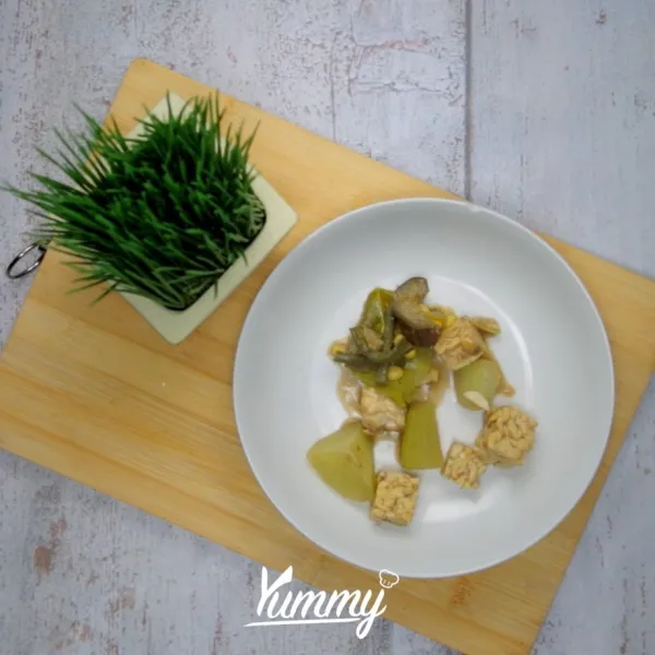 Siapkan mangkuk, tuang lodeh dan sajikan.