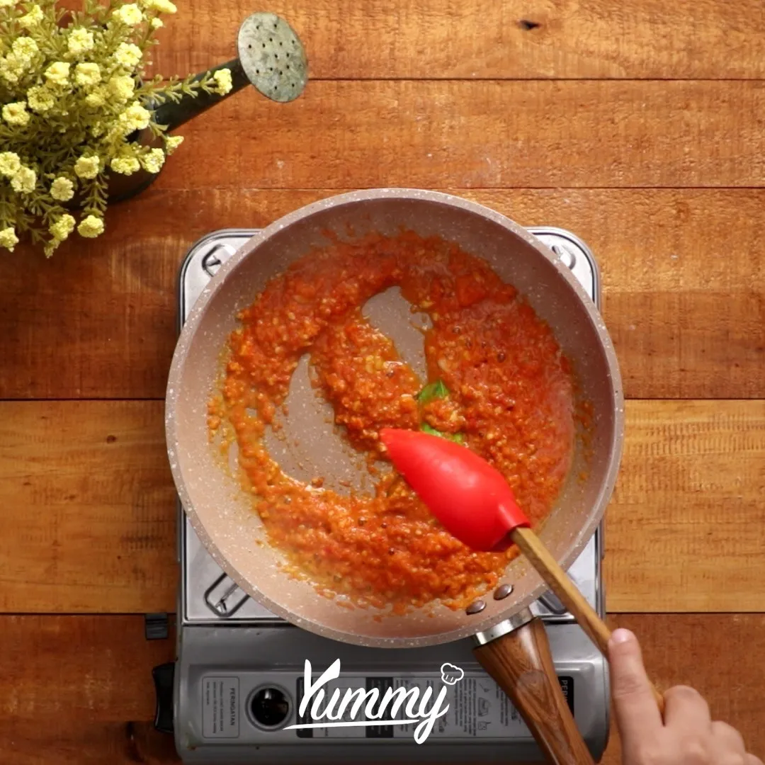 Step 1 Yamin Asin Ayam Pedas