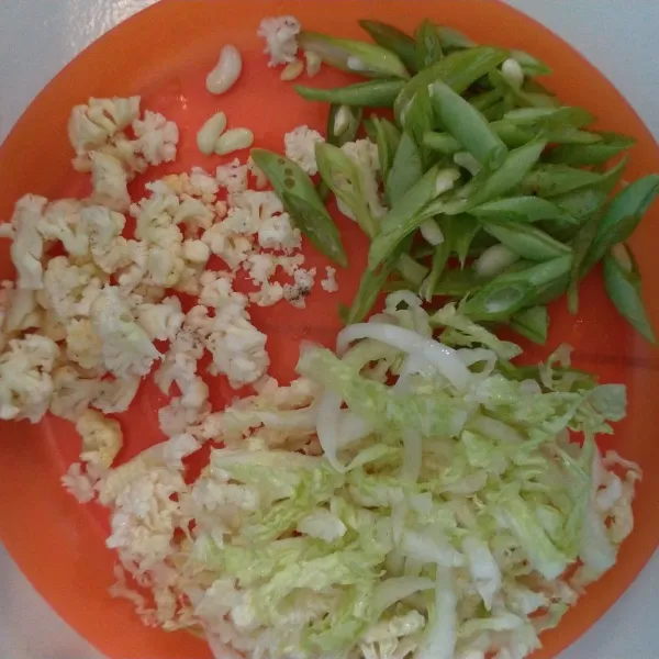 Potong-potong sayuran.