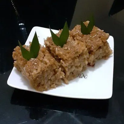 Potong-potong wajik sesuai selera dan sajikan.