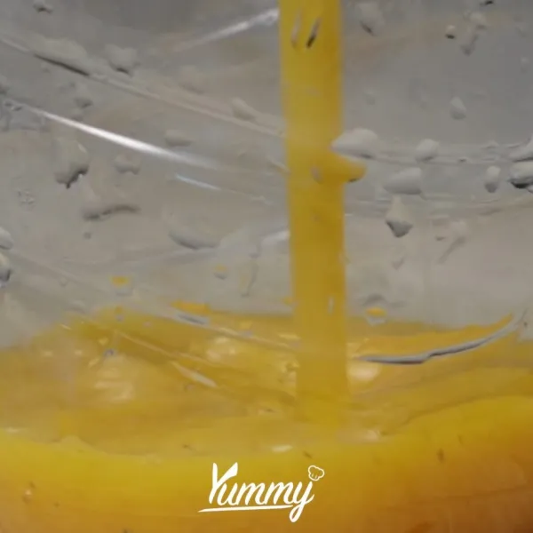 Masukkan kedalam botol yang telah dilubangi tutupnya.
