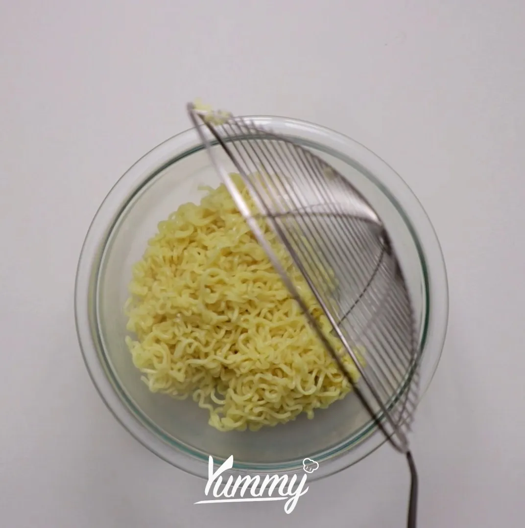Step 2 Lumpia Indomie