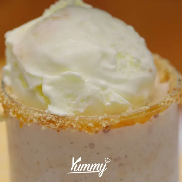 Beri 1 skup ice cream vanilla.