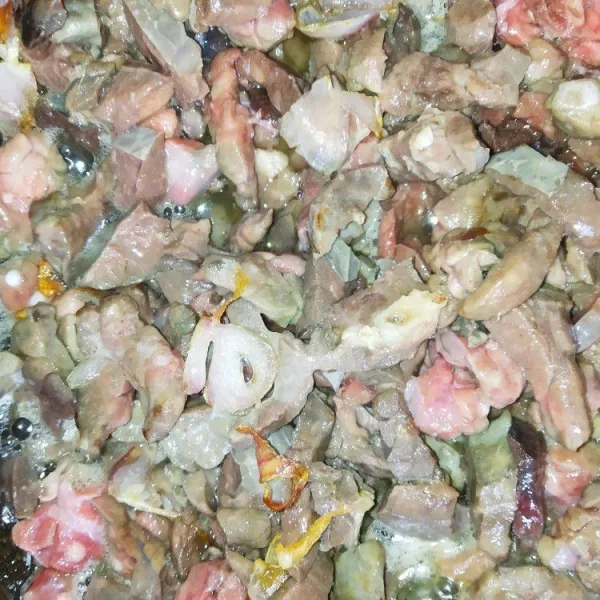 Masukkan paru yang telah direbus setengah matang.