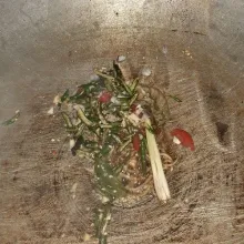Panaskan minyak, tumiskan bumbu yang dirajang, masukkan sereh dan daun salam.
