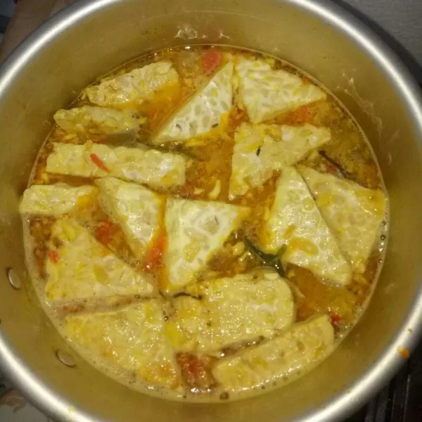 Masukkan temoe untuk bahan pertama.