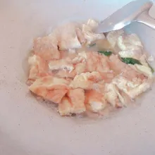 Masukkan telur, masak kurang lebih 5 menit. Test rasa.