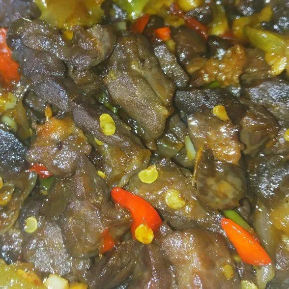 Campur merata. Matikan api kemudian keluarkan daun salam, bay & serai. Angkat dan sajikan.