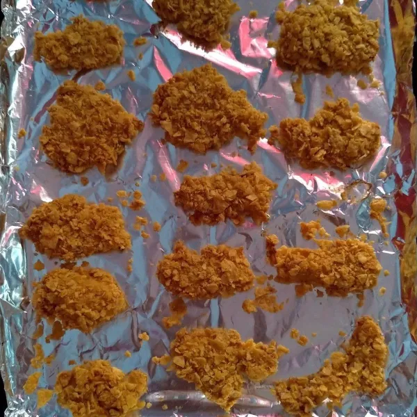 Oven ayam selama 20-30 menit sampai matang.