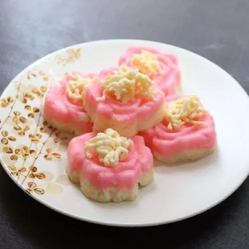 Sajikan, selamat menikmati.