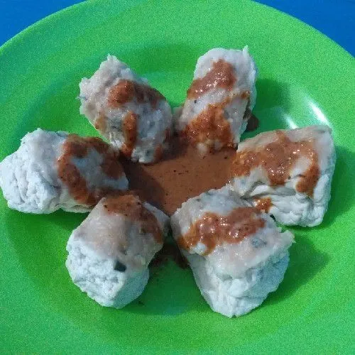 Sajikan dengan saus sambal atau sambal kacang sesuai selera.