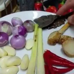 Siapkan bahan-bahan untuk memasak.