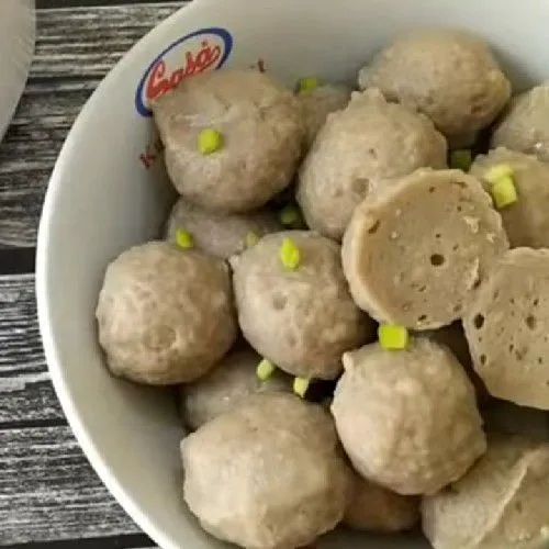 Bakso sapi ala rumahan kita siap disajikan, bisa di santap dengan mie, dijadikan bakso bakar dsb.