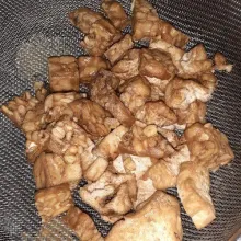 Goreng tahu dan tempe hingga kecokelatan.