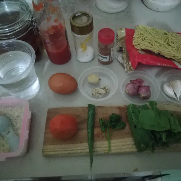 Siapkan bahan-bahannya.