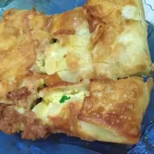 Martabak yang sudah matang, siap untuk disajikan.