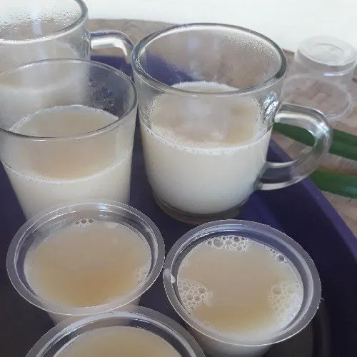 Tuangkan dalam cetakan. Tunggu sampai dingin.