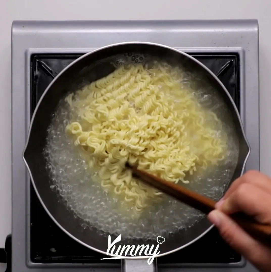 Step 1 Lumpia Indomie