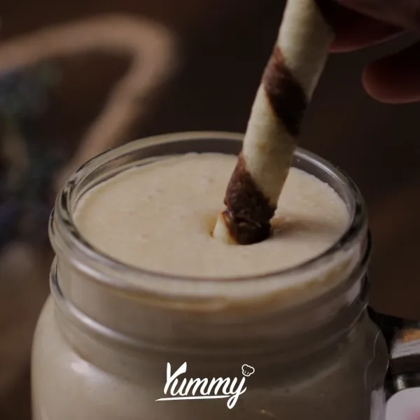 Sajikan dengan menambahkan astor di atasnya.