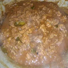 Masukkan gula, garam, dan masako, aduk lalu koreksi rasa. Biarkan hingga air menyusut dan tersisa sedikit sekali.