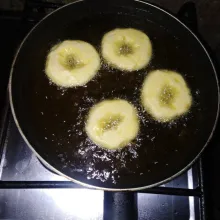 Goreng pada minyak panas.