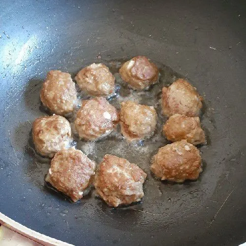 Panaskan minyak dan goreng hingga matang. Siap dihidangkan dengan mashed potato-carrrot.