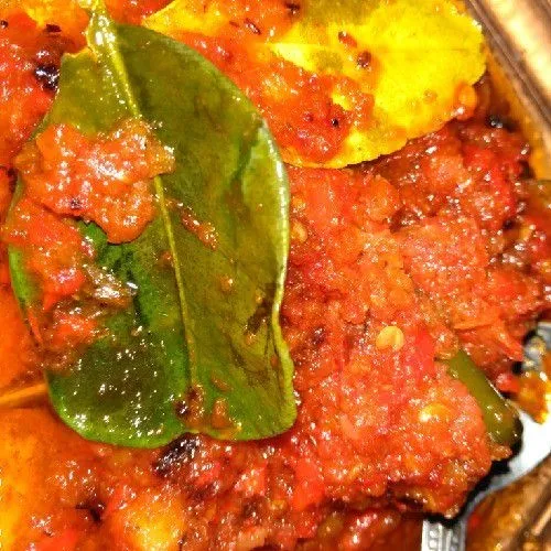 Sambal daun jeruk siap disantap dengan nasi hangat saja sudah nikmat.