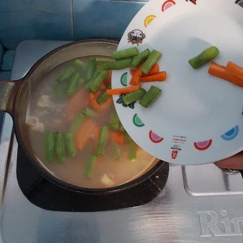 Rebus daging, wortel, dan buncis.