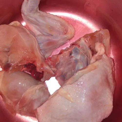 Potong potong ayam , bersihkan.