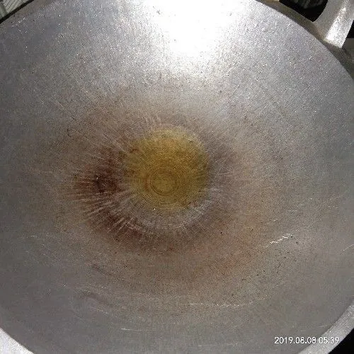 panaskan minyak dalam wajan