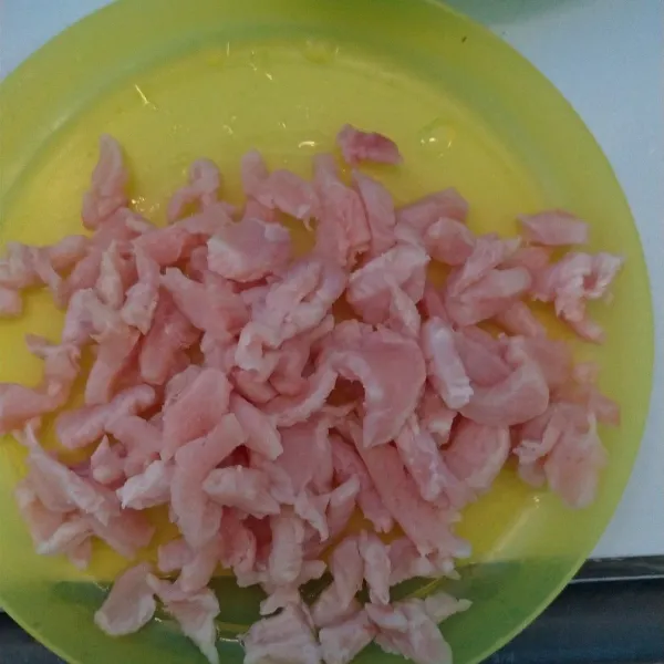 Iris-iris dada ayam.