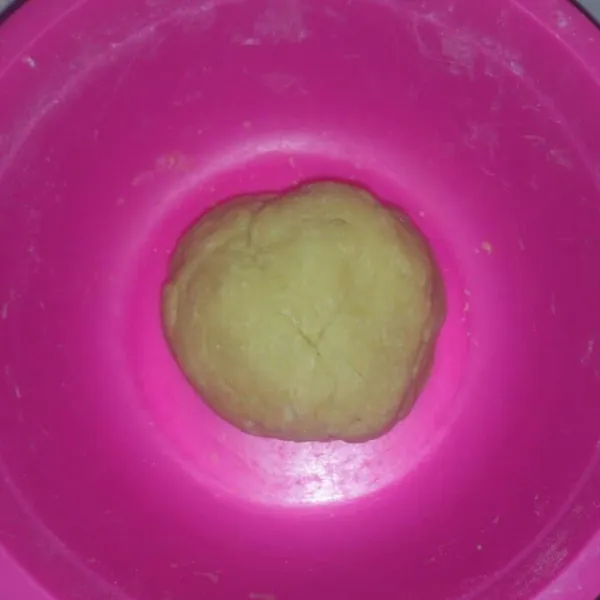 Adonan yang sudah tercampur rata.