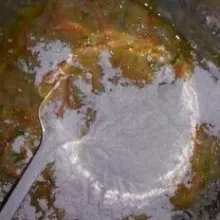 Masukkan tepung tapioka dan air sedikit-sedikit.