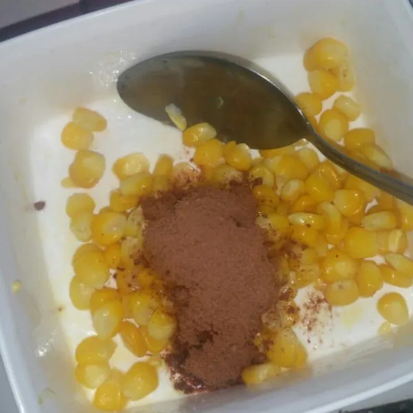 Masukkan milo aduk sampai tercampur rata.