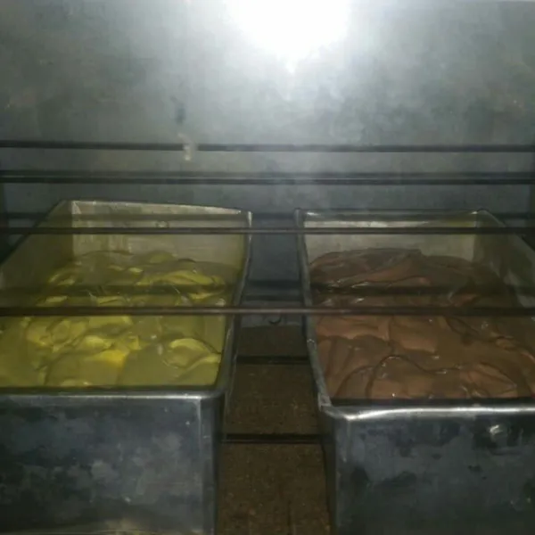 Panggang adonan selama 45 menit, tergantung oven masing-masing.