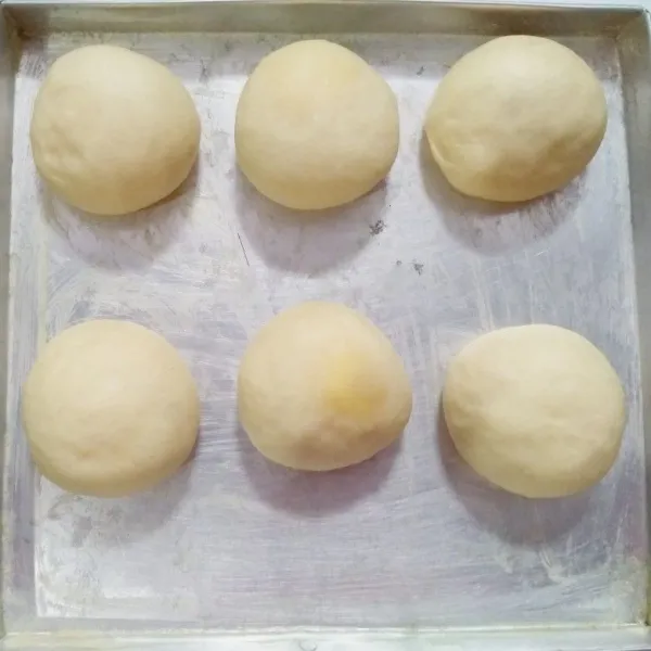 Istirahatkan roti hingga mengembang 2x lipat.