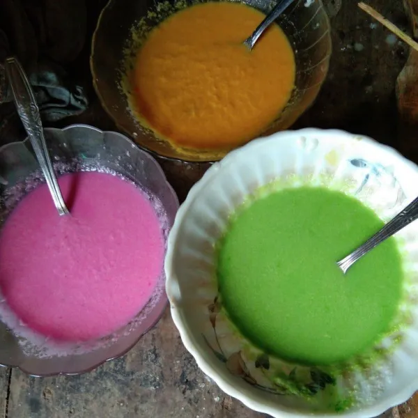 Bagi menjadi 3 bagian dan masing-masing beri warna kuning, hijau, dan merah muda.