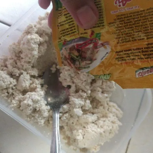 Tambahkan penyedap rasa.