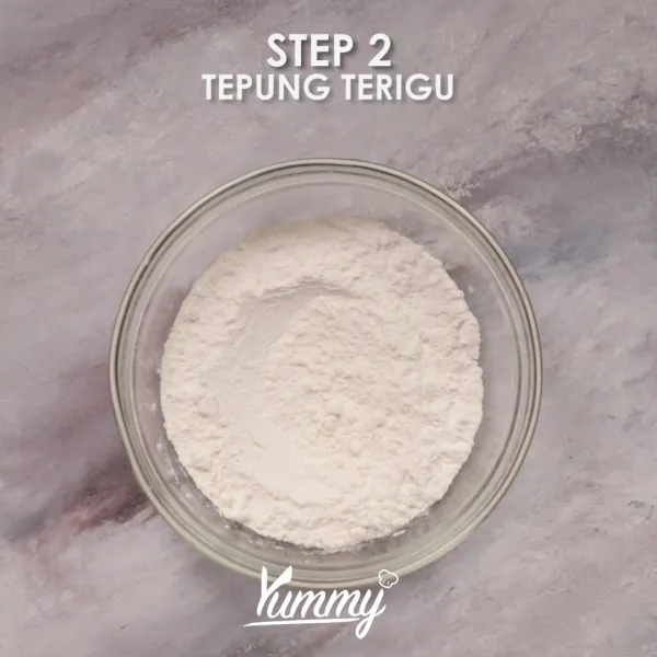 Campurkan tepung terigu, tepung maizena, garam, penyedap, air es, dan margarin leleh. Aduk hingga rata dan membentuk adonan basah. Diamkan di dalam kulkas selama 10 menit.